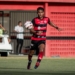 Lateral-direito do Vitória vira dúvida para duelo contra o Ceará