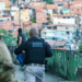 Operação contra grupo suspeito de homicídios, tráfico de drogas, roubo e extorsão prende dez pessoas em Salvador; dois morrem após confronto