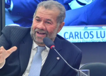 Vereador propõe título de cidadão soteropolitano a Carlos Lupi, ministro da Previdência Social