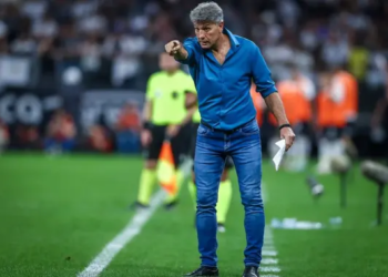 Renato Gaúcho ironiza pênalti não marcado para o Grêmio contra o Corinthians: “Até o Stevie Wonder viu”