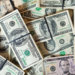 Dólar opera em queda, com resultado do PIB melhor que o esperado