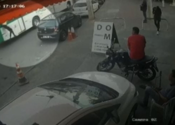 Bandidos em fuga sequestram ônibus na Boca do Rio
