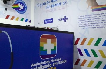 Ambulatório especializado em saúde LGBT+ completa um mês com 300 ações