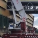 Homem sobe no Teto da Estação de Metrô Rodoviária em Salvador
