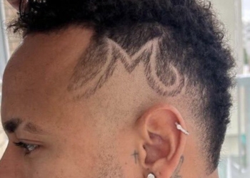 Neymar faz homenagem a filha no cabelo