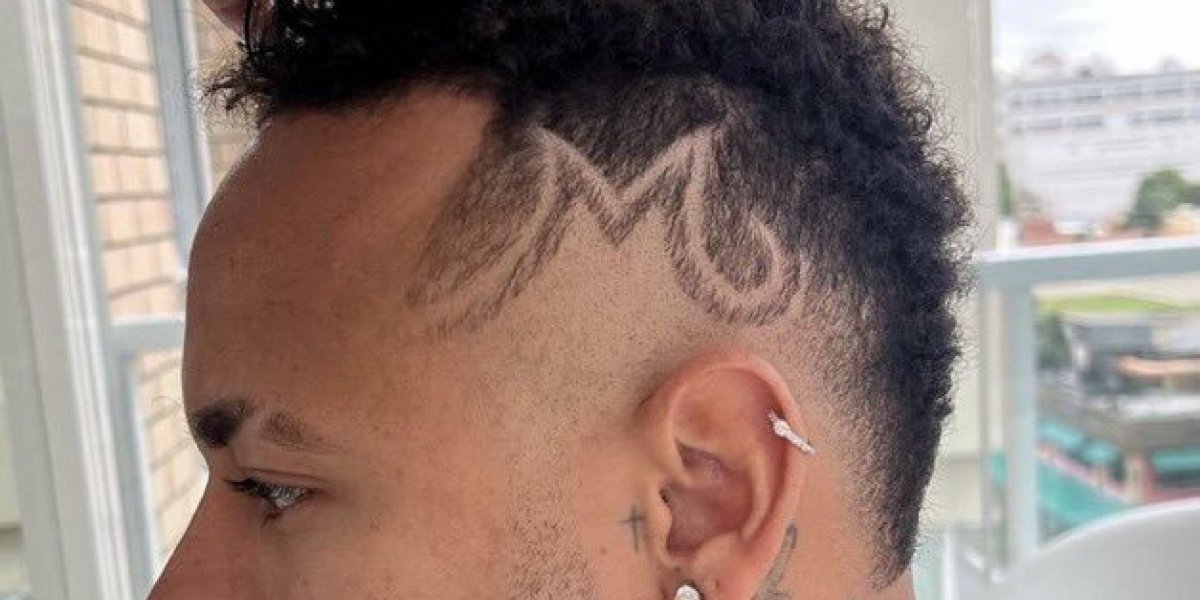 Neymar faz homenagem a filha no cabelo