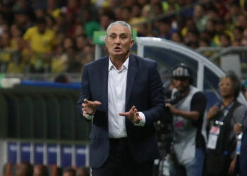 Tite aceita proposta para assumir o Flamengo em outubro e anúncio está por detalhes, diz site