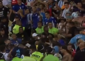 Violência no Maracanã Atrasa Partida Decisiva entre Brasil e Argentina