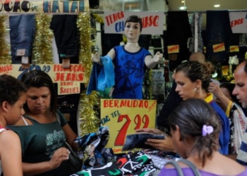 Vendas no comércio crescem 0,6% de agosto para setembro, diz IBGE