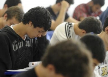 Sete de cada 10 alunos brasileiros não sabem resolver problemas matemáticos simples, aponta Pisa