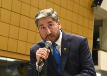 Ex-deputado paulista é condenado por importunação sexual a colega