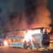 Ônibus fica destruído após pegar fogo dentro de garagem em Salvador