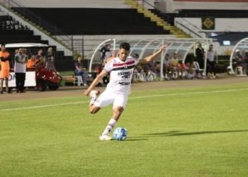 Brasileiro Guilherme Madruga é finalista do Prêmio Puskas com bicicleta de fora da área