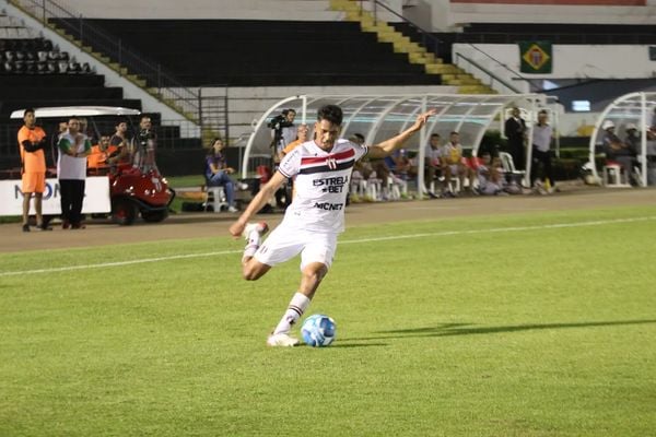 Brasileiro Guilherme Madruga é finalista do Prêmio Puskas com bicicleta de fora da área