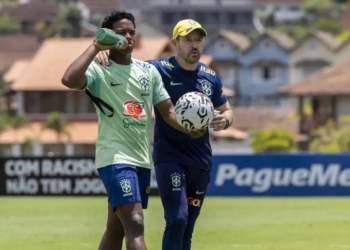 “Seleção mostrou evolução”, elogia Ramon, após 2 a 0 sobre Colômbia