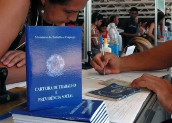 Taxa de desemprego fica em 7,6% no trimestre encerrado em janeiro