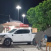 Caminhonete desgovernada atinge duas pessoas em praça no Norte baiano