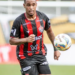 Com cinco jogos sem marcar, seca de Alerrandro não incomoda Léo Condé