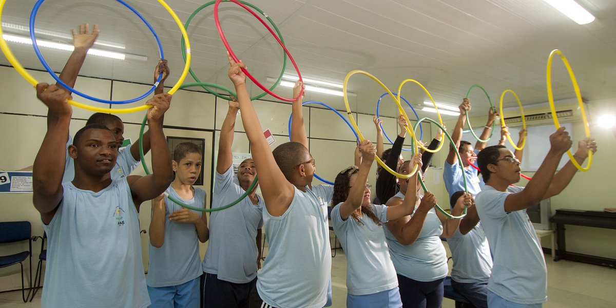 Parceiria entre Apae e Arena Fonte Nova promove visita guiada com autistas