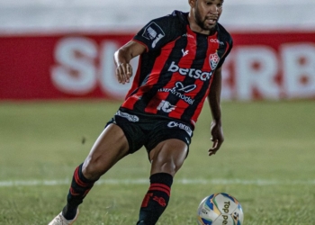 Everaldo permanece lesionado e só deve retornar ao Vitória em 30 dias