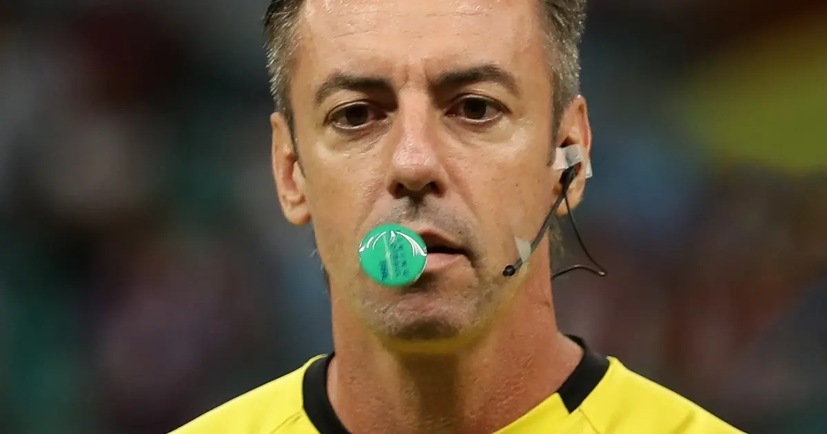 Raphael Claus apita o clássico Ba-Vi no Barradão