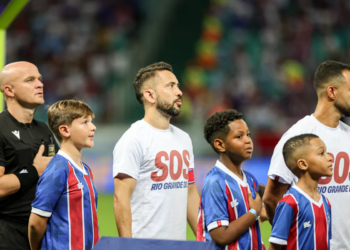 Em meio a festa de triunfo, Everton Ribeiro incentiva doações ao RS