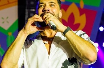 Wesley Safadão se emociona com fãs baianos no Parque de Exposições