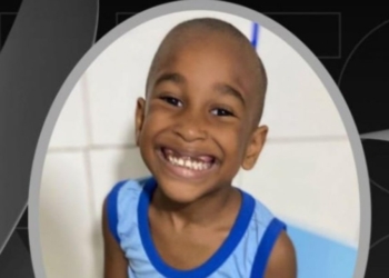 Criança de 5 anos morre após ser atingida por bala perdida em Lauro de Freitas