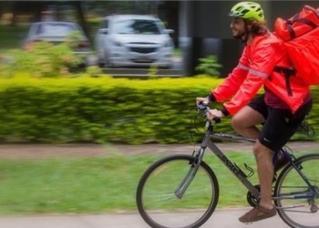 TENTATIVA DE ASSALTO: entregador reage e troca socos com assaltante na Pituba