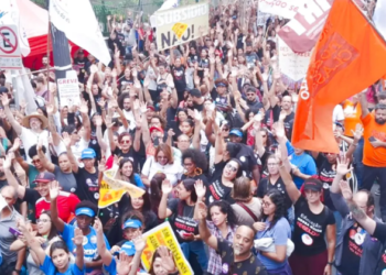 Professores da rede municipal decretam greve por tempo indeterminado