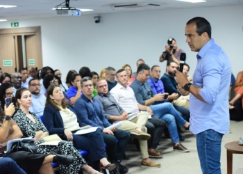 Prefeitura alinha diretrizes para avançar no ensino da rede municipal em encontro com educadores