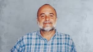 Antropólogo Luiz Mott é internado em Salvador após suspeita de infarto