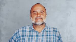 Antropólogo Luiz Mott é internado em Salvador após suspeita de infarto