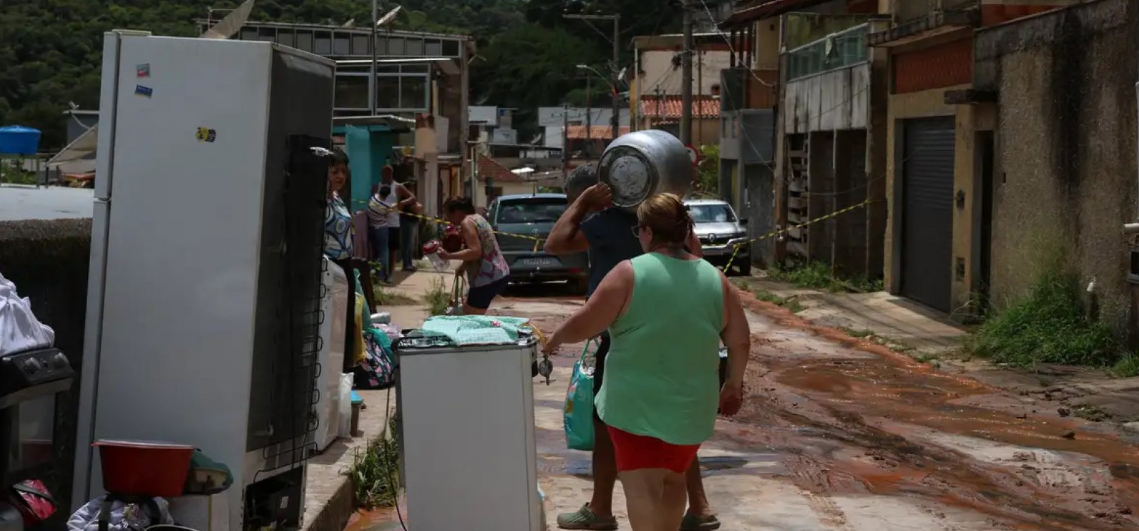 Sobe para 53 o número de mortos pelas fortes chuvas em Minas Gerais