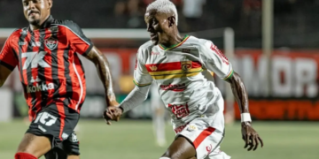 Vitória anuncia oficialmente contratação de atacante