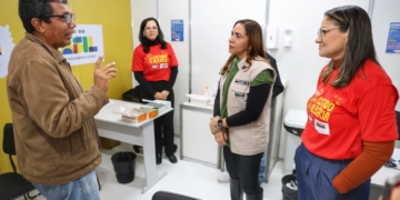 Secretária Roberta Santana realiza vistoria em posto de testagem rápida para ISTs no São João de Amargosa