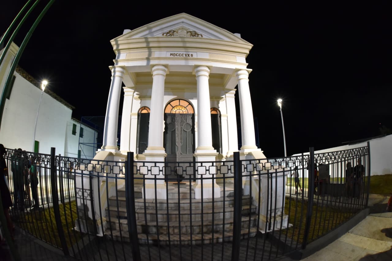 Praça General Labatut, em Pirajá, é entregue requalificada às vésperas do 2 de Julho em Salvador